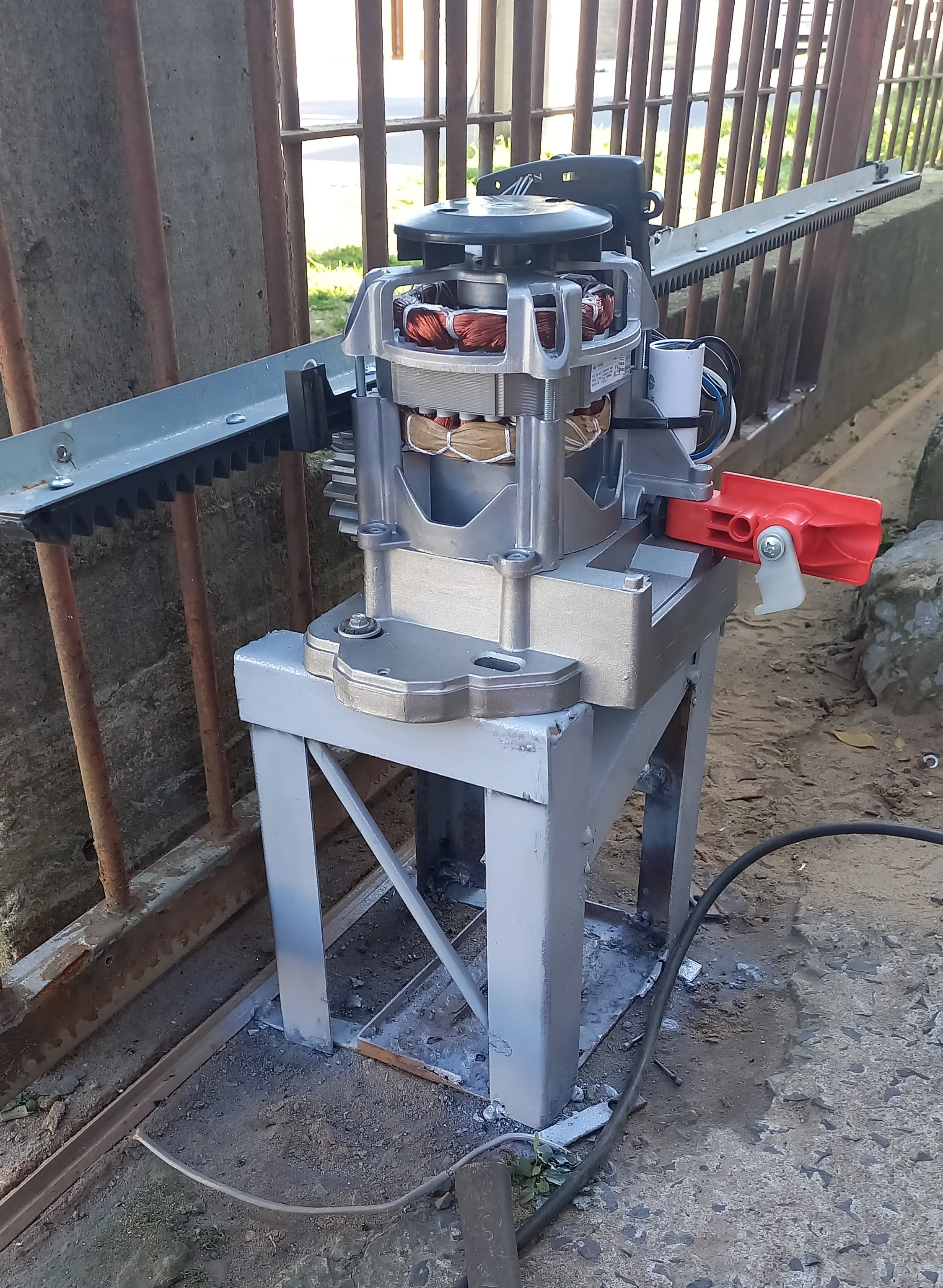 Foto de Motor do portão eletrônico